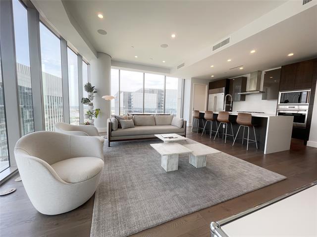 Foto del edificio - 7901 Windrose Ave.