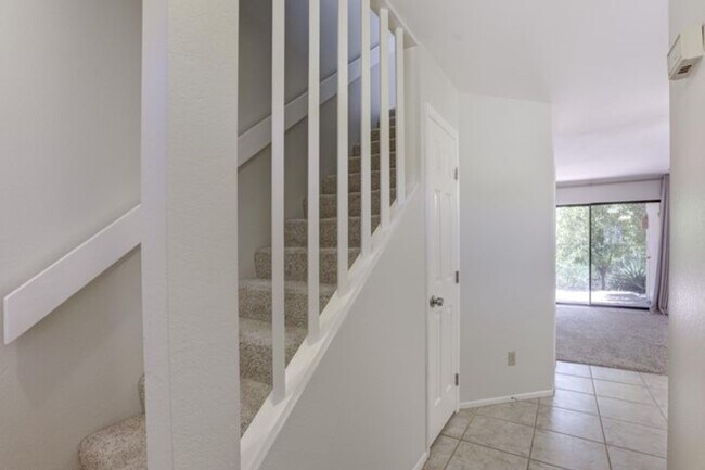 Building Photo - 12619 N La Montana Dr
