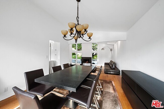 Building Photo - 461 N Robinwood Dr