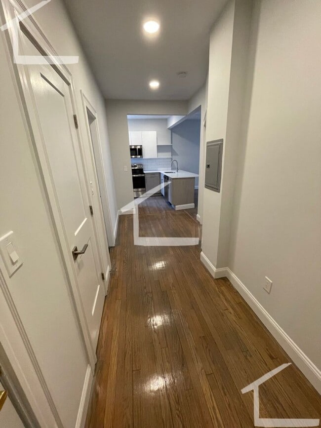 Building Photo - RENOVATED 1 BED/1 BATH IN FENWAY, LAUNDRY IN-UNIT!!!