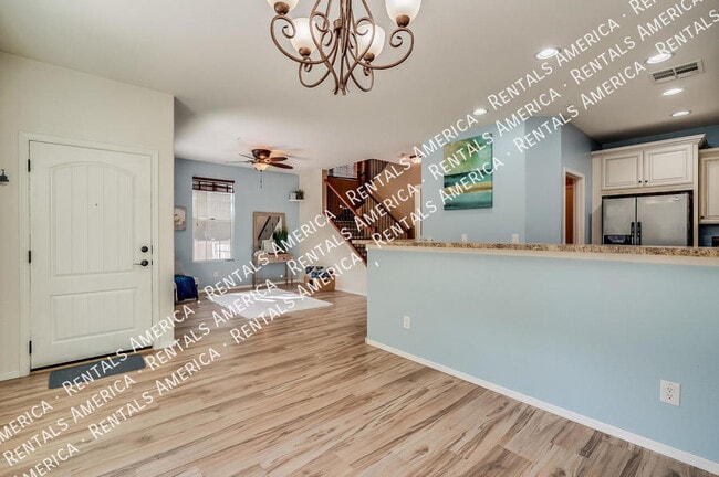 Building Photo - 2727 S Equestrian Dr