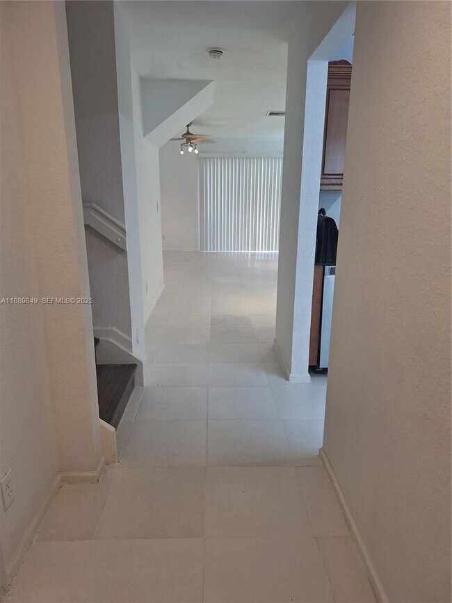 Foto del edificio - 6621 Winfield Blvd