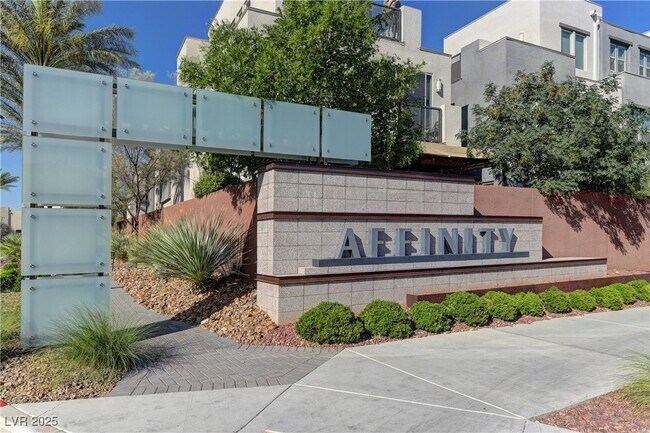Foto del edificio - 11250 Hidden Peak Ave