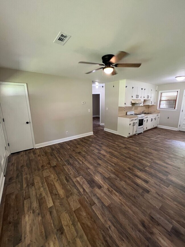 Foto del edificio - 836 White Oak Dr