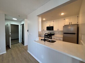 Interior Photo - 315 South Virgil Ave