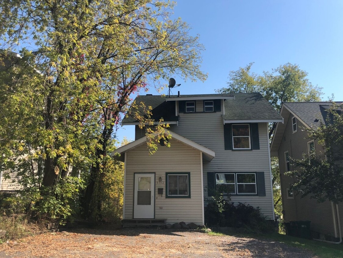 Primary Photo - AVAILABLE JUNE 2025 - 3 BED 2 BATH