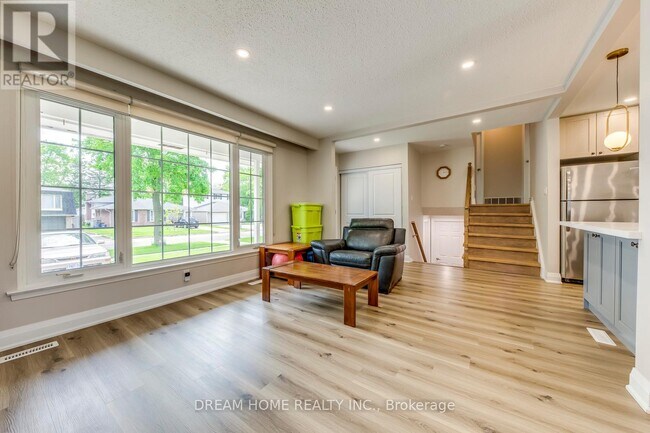 Building Photo - 69 Culham St