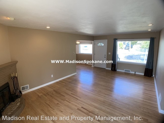 Building Photo - 4 br, 2 bath House - 942 E. 37th Ave.