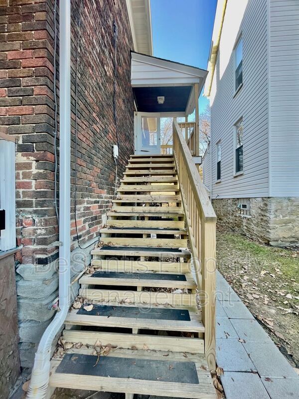 Building Photo - 1100 Tyndall St