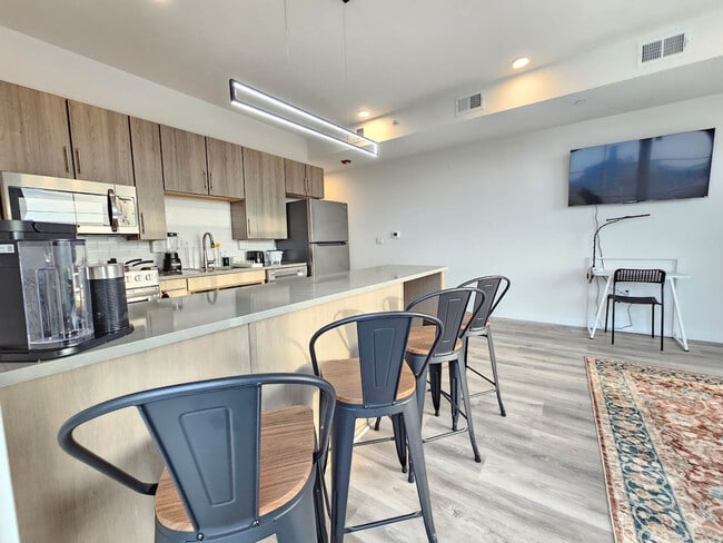 Building Photo - 501 N Perth St