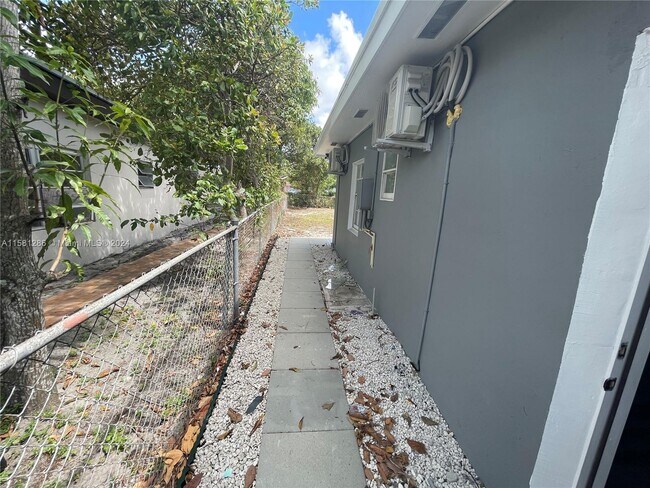 Building Photo - 1145 NW 125th St