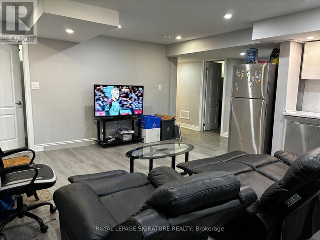 Photo du bâtiment - 11 Overholt Dr