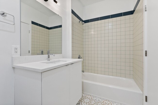 Interior Photo - Trinity St 906