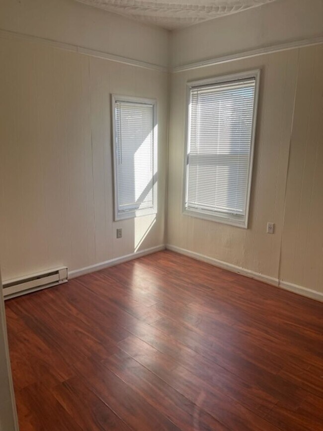 Building Photo - WILLOUGHBY BEACH / NAVAL BASE AREA FOR RENT!!