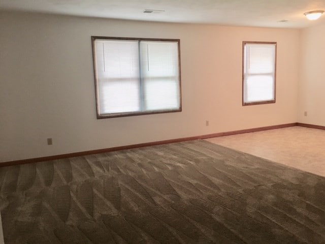 Primary Photo - 550 Circle Pine Dr