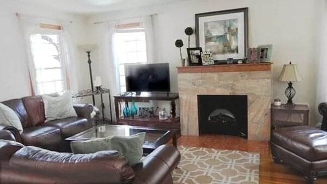 BROOKLINE SINGLE FAM IN WASH SQUARE AVAIL 8/1 ~ 5 BED/3.5 BATH - BROOKLINE SINGLE FAM IN WASH SQUARE AVAIL 8/1 ~ 5 BED/3.5 BATH House