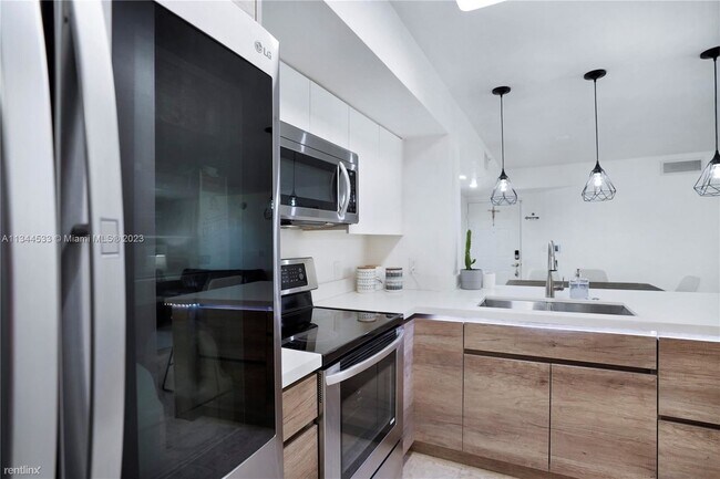 Foto del edificio - 3 br, 2 bath Condo - 620 SW 111th Ave Apt 101