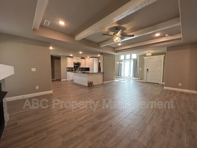 Building Photo - 328 N Otoe St