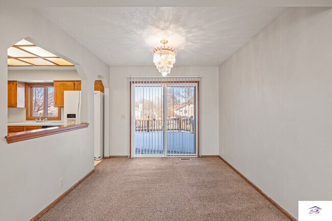 Foto del edificio - AVAILABLE NOW!