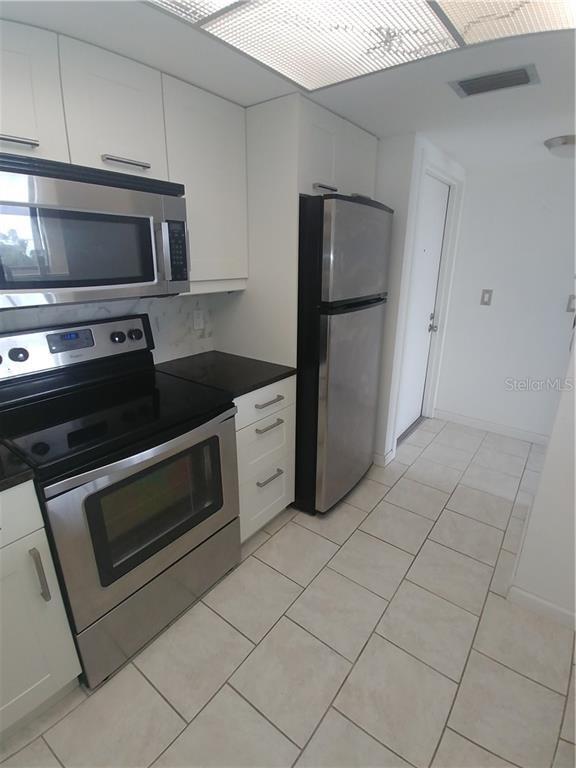 Building Photo - 2620 Cove Cay Dr