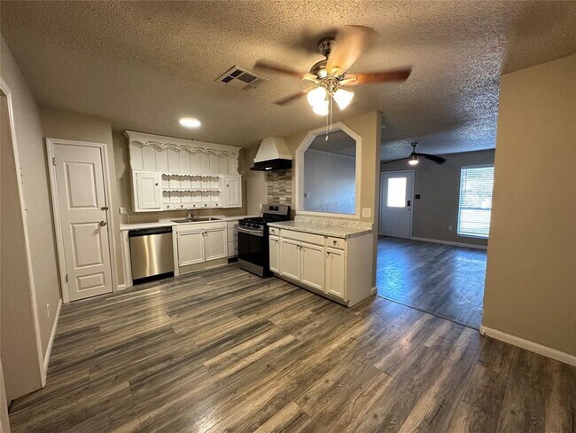 Foto del edificio - 6204 Dove Springs Cir