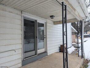 Building Photo - 596 S Main St