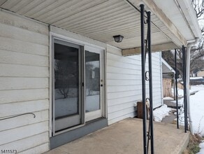 Building Photo - 596 S Main St