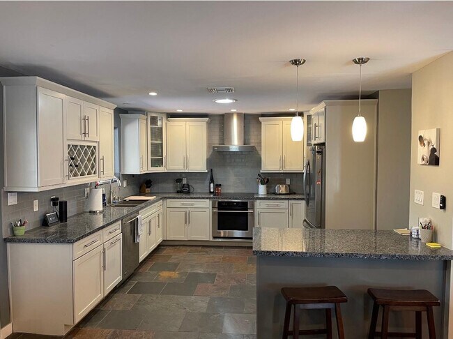 Building Photo - 2820 N 56th Pl