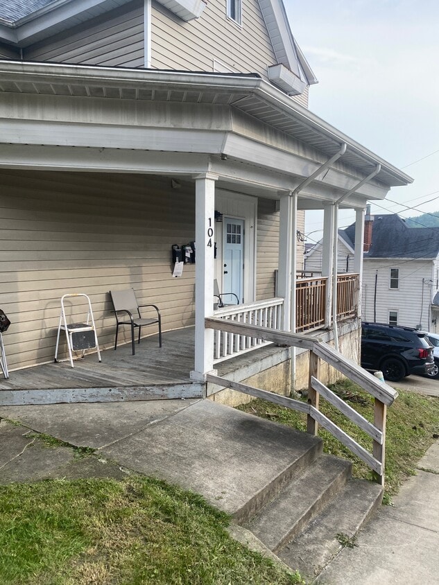 Primary Photo - 104 3rd St