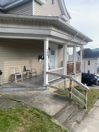 Building Photo - 104 3rd St