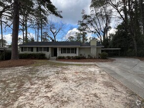 Building Photo - 1202 Lakeview Dr