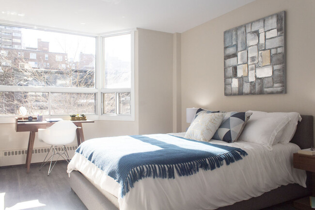 Building Photo - 2121 Saint-Mathieu