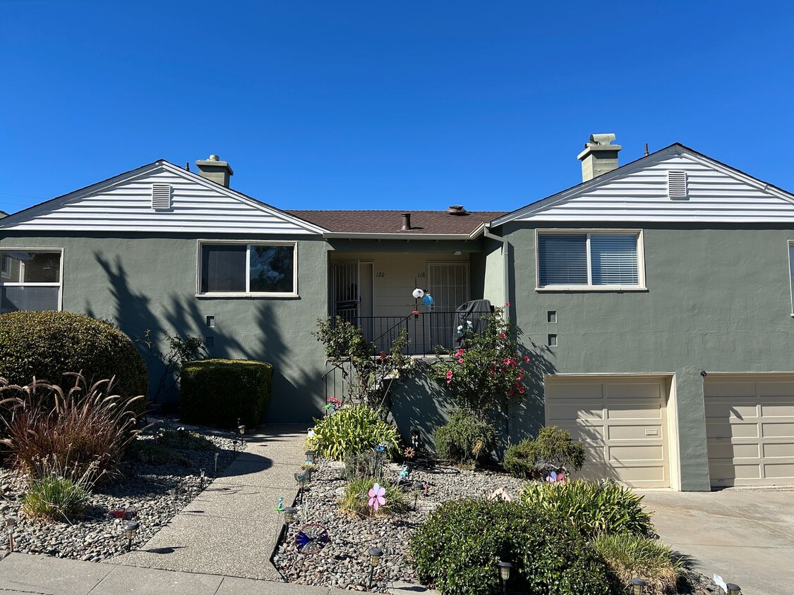 Primary Photo - 120 43rd Ave