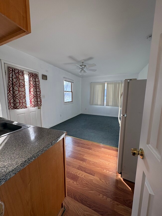 Building Photo - 839 W Fingerboard Rd