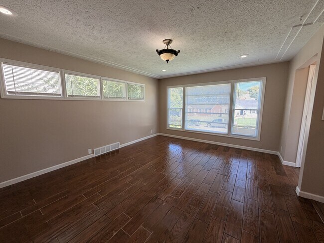 Foto del edificio - 6504 N 33rd St