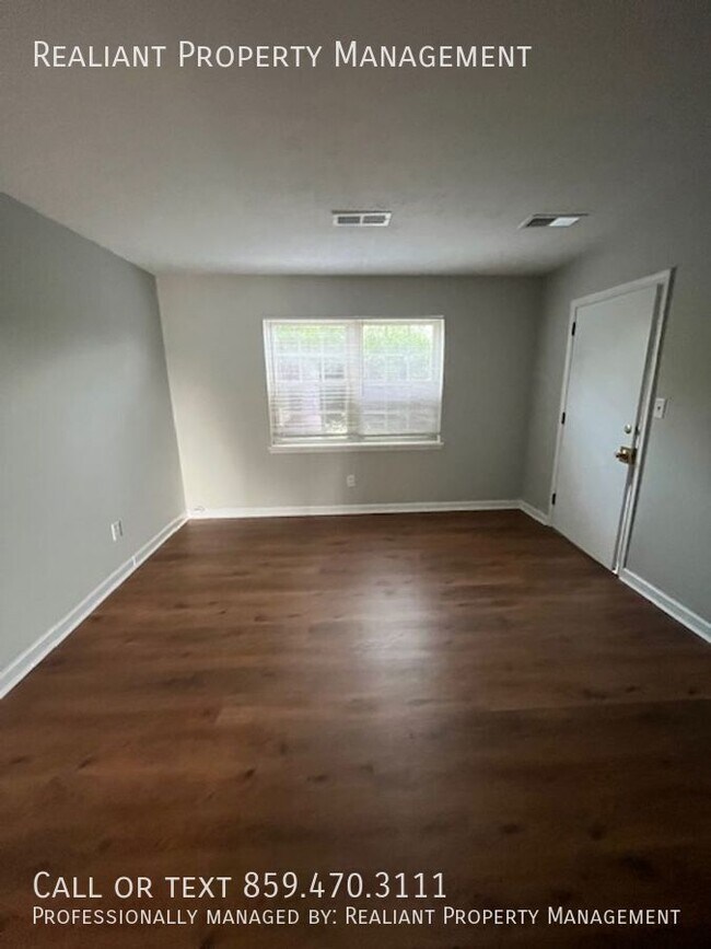 Foto del edificio - 425 Lenney Dr