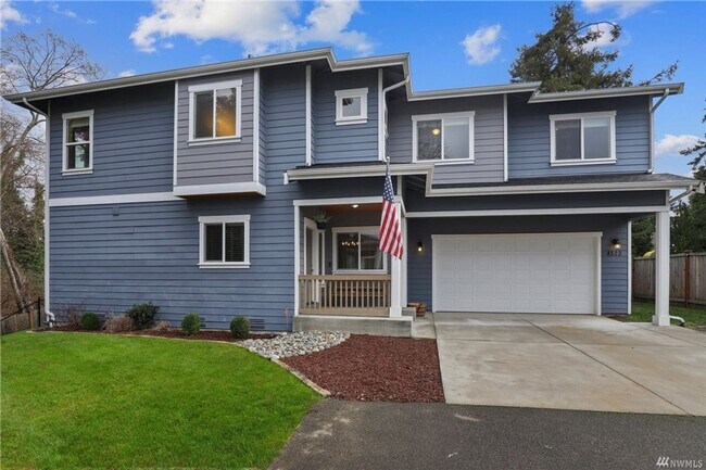 Foto del edificio - Newer, well maintained 4 bedroom home with...