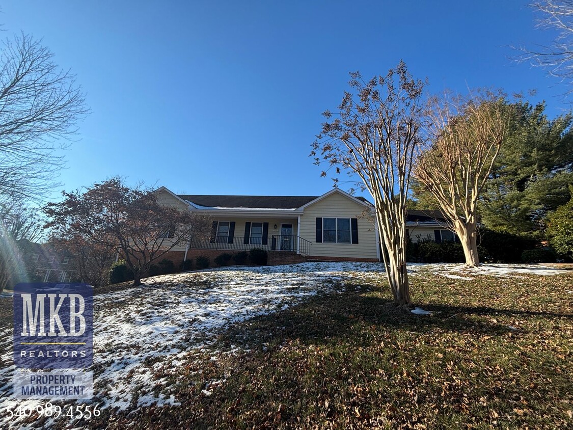 Primary Photo - Lovely Ranch in South Roanoke