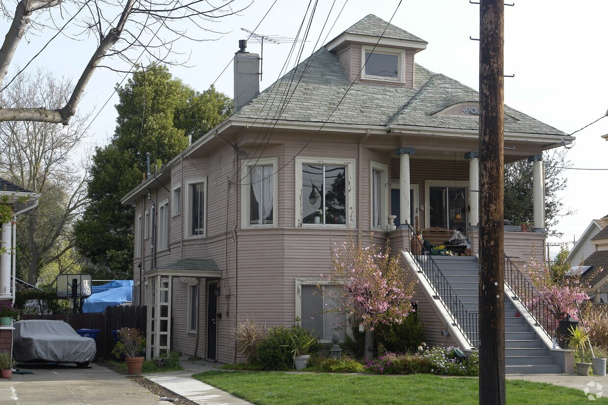Building Photo - 2057 Buena Vista Ave