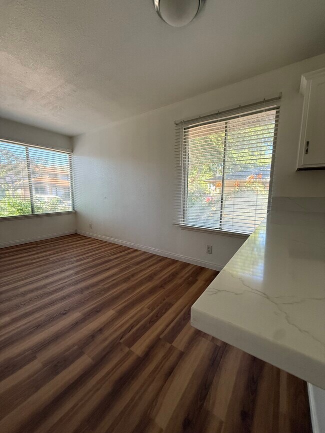Foto del edificio - 1321 Lorilyn Ave