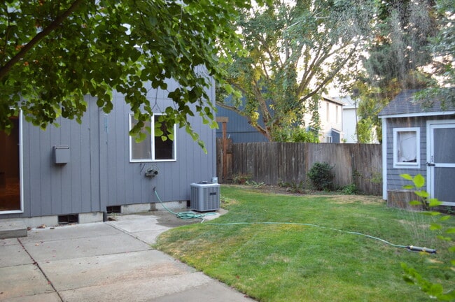 Foto del edificio - 16541 Southwest Daylily Street