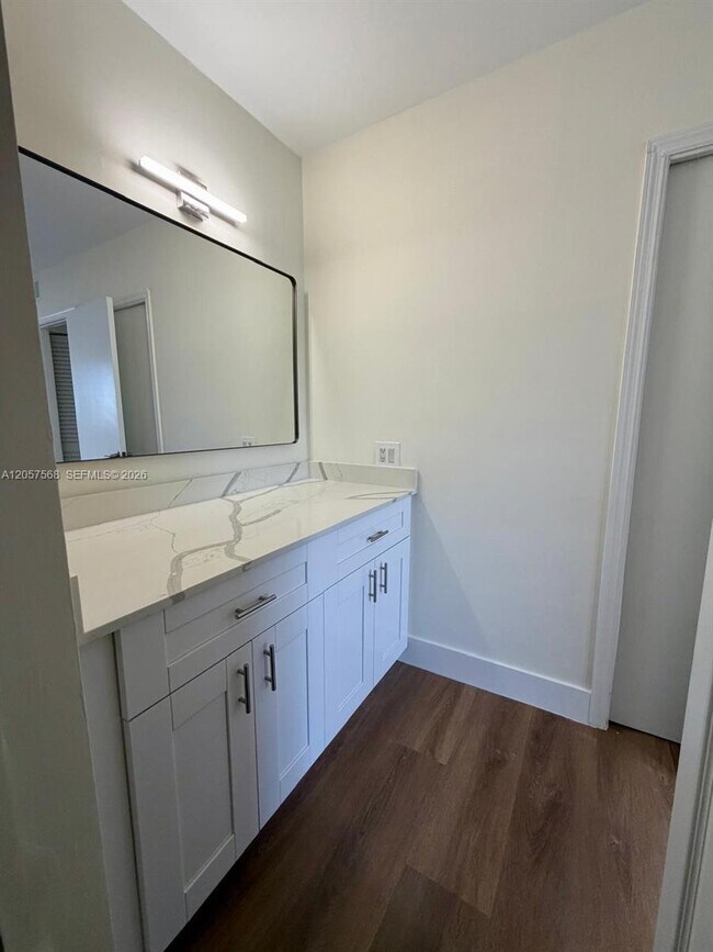 Foto del edificio - 3690 N 56th Ave