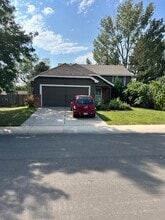 Building Photo - 725 Marigold Ln
