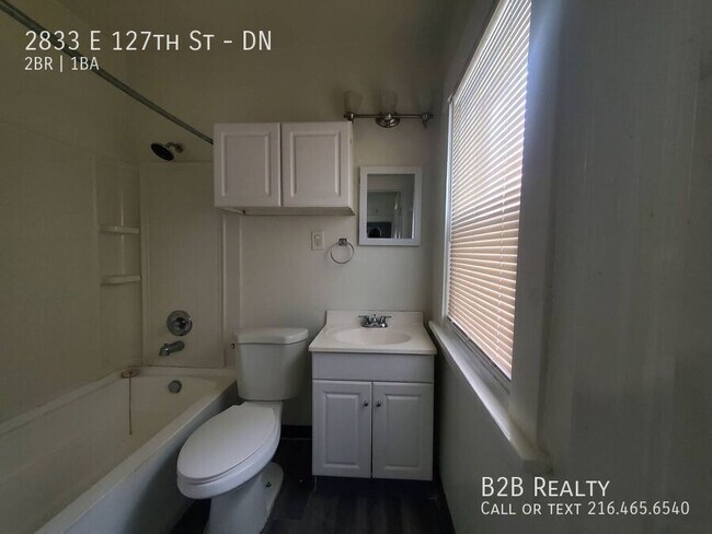 Foto del edificio - 2833 E 127th St