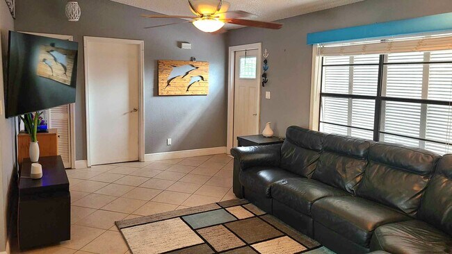 Foto del edificio - 27147 Dolphin Rd