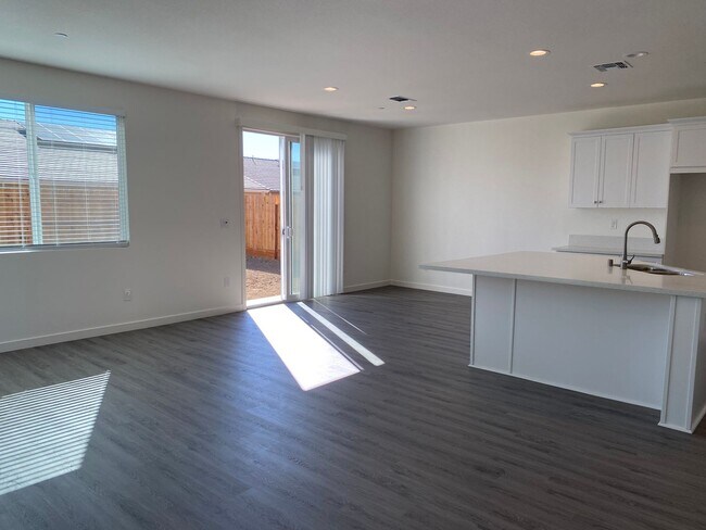 Foto del edificio - LIKE NEW!  3 BEDROOM, 2 BATH HOME FOR RENT