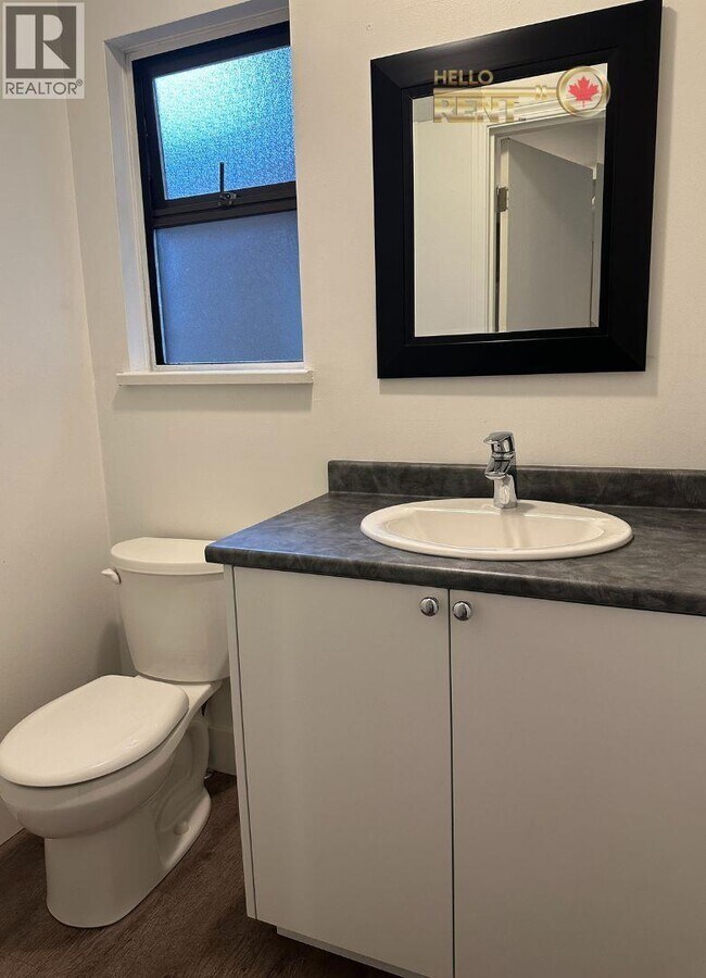 Building Photo - 615 E 10th Ave