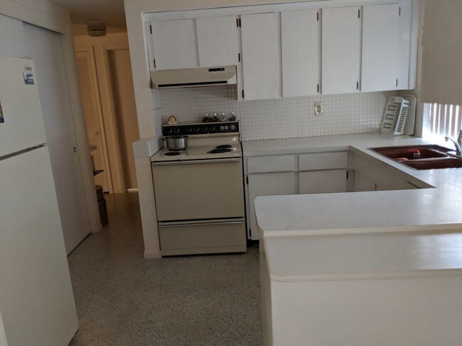 Building Photo - 2 Bedroom home for rent