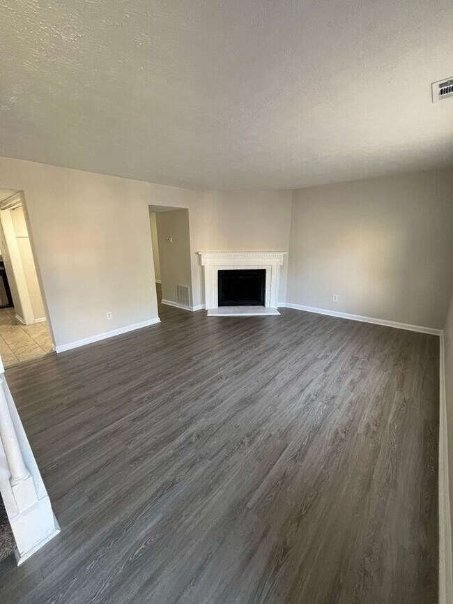 Foto del edificio - 2 bedroom 2.5 bath in the Lawrenceville area!