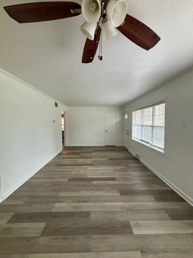 Building Photo - Nice 3 bedroom Home!